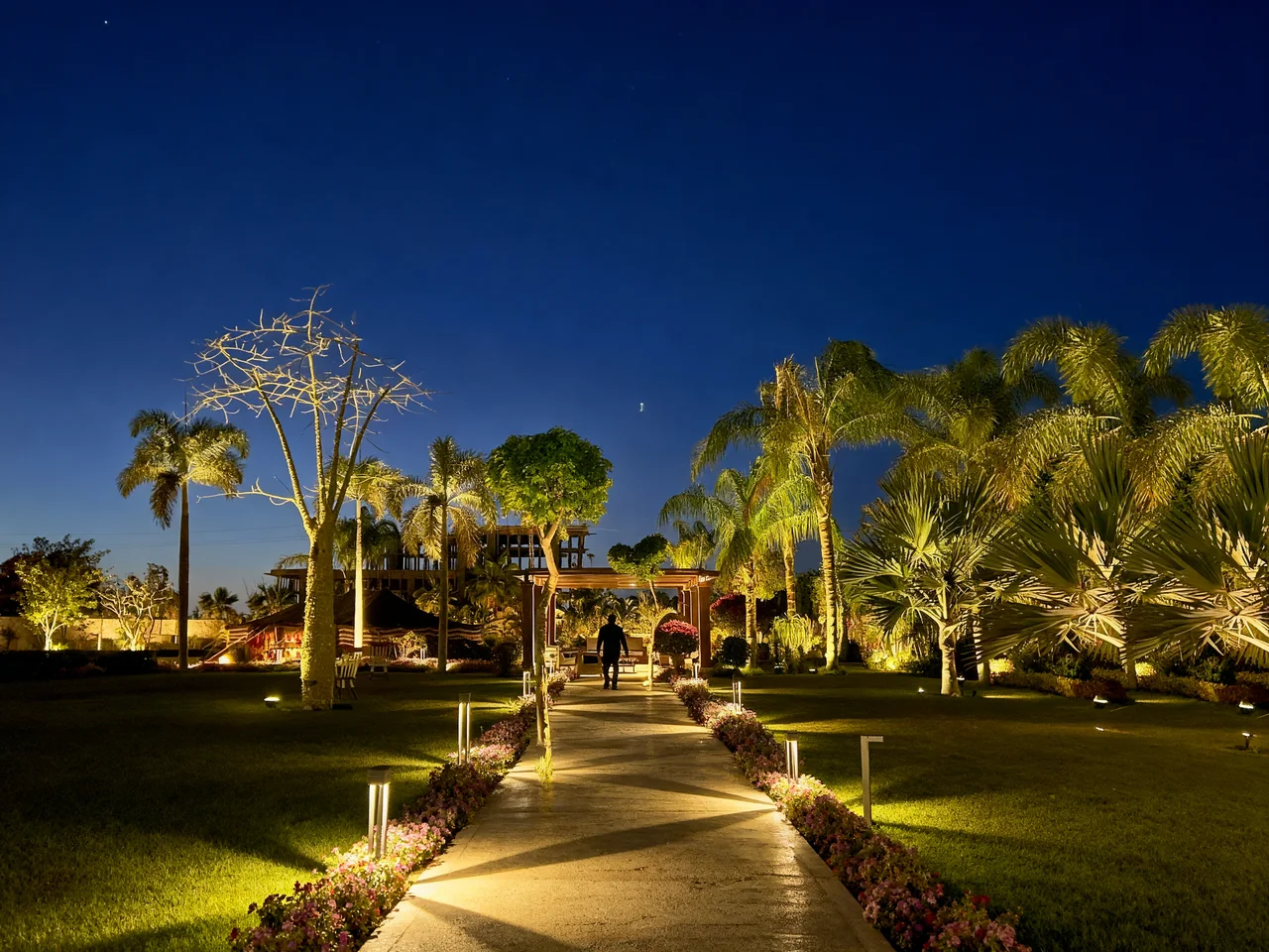 Ofoq Mansion — project view 18