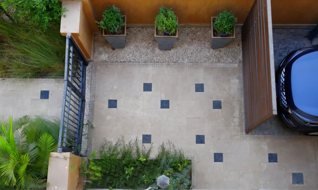 IC5B0271_3_11zon Elegant garden pathways with a beautifully landscaped residential space in Egypt.